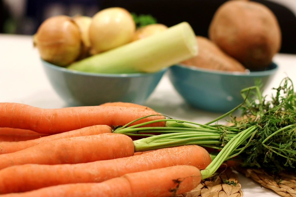 Légumes frais du marché, carottes et pommes de terre